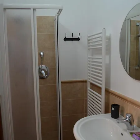 Il Borgo Del Benessere 罗卡伊恩佩里亚莱
